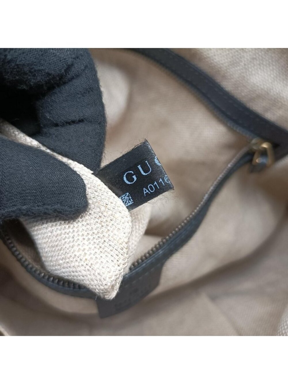 ★SOLD★ Gucci Large Black Leather Messenger Bag - Picture 12 of 15